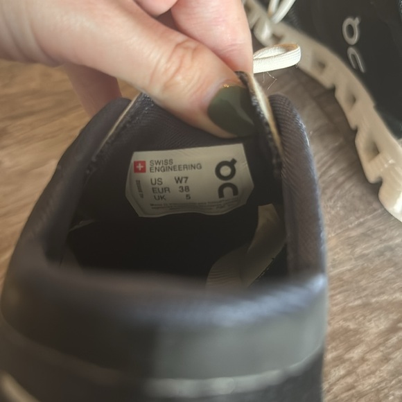ON sneakers women’s - Picture 5 of 6